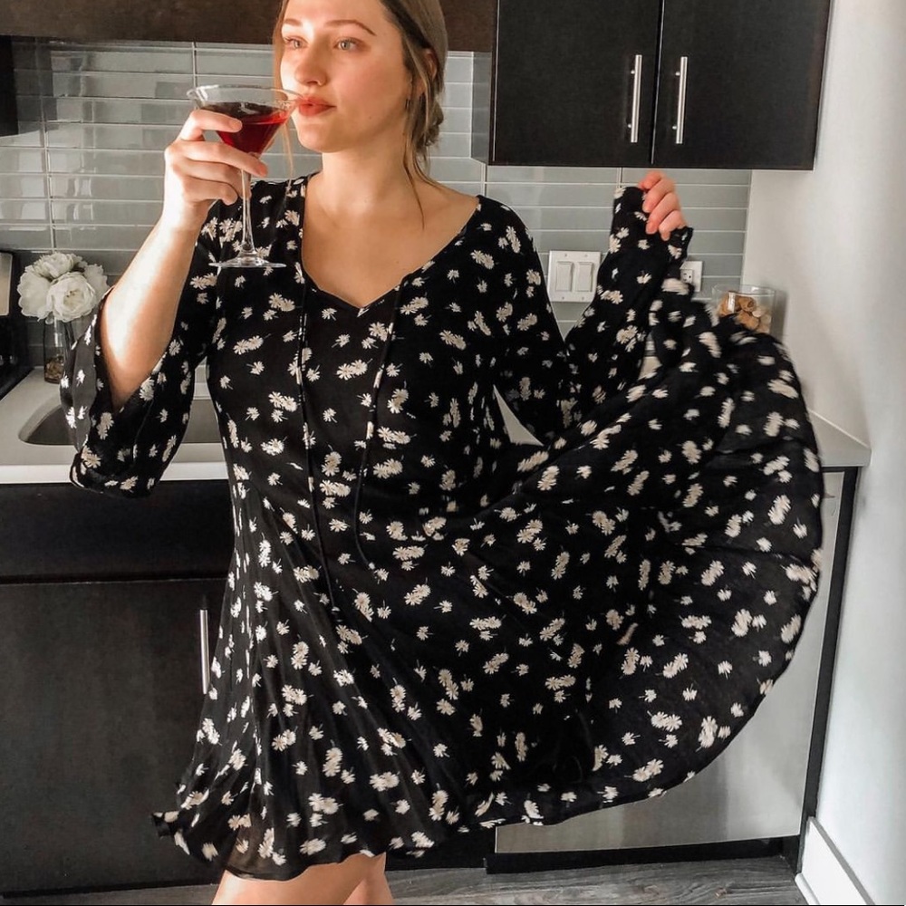 VESTIQUE FLORAL DRESS - SIZE S